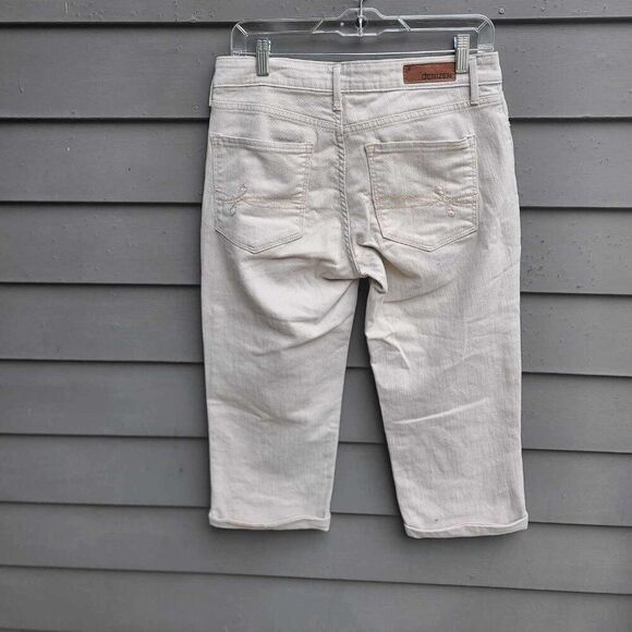 Denizen Levis Tan Cropped Jeans  See Measurements - Picture 4 of 10